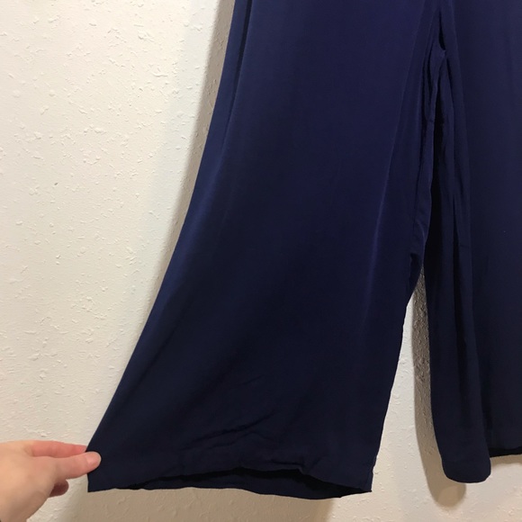 Forever 21 V-neck Culotte Navy Jumpsuit Sz SP - Picture 5 of 8